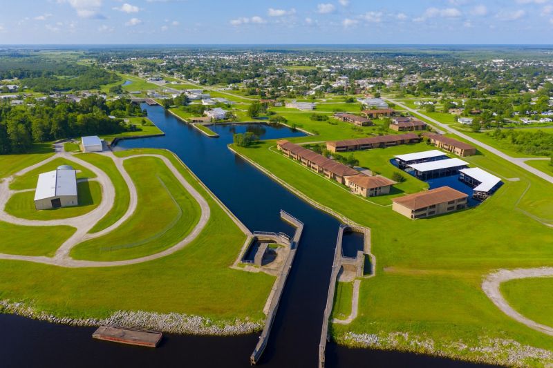 Concrete Retaining Wall Installation in Clewiston, FL